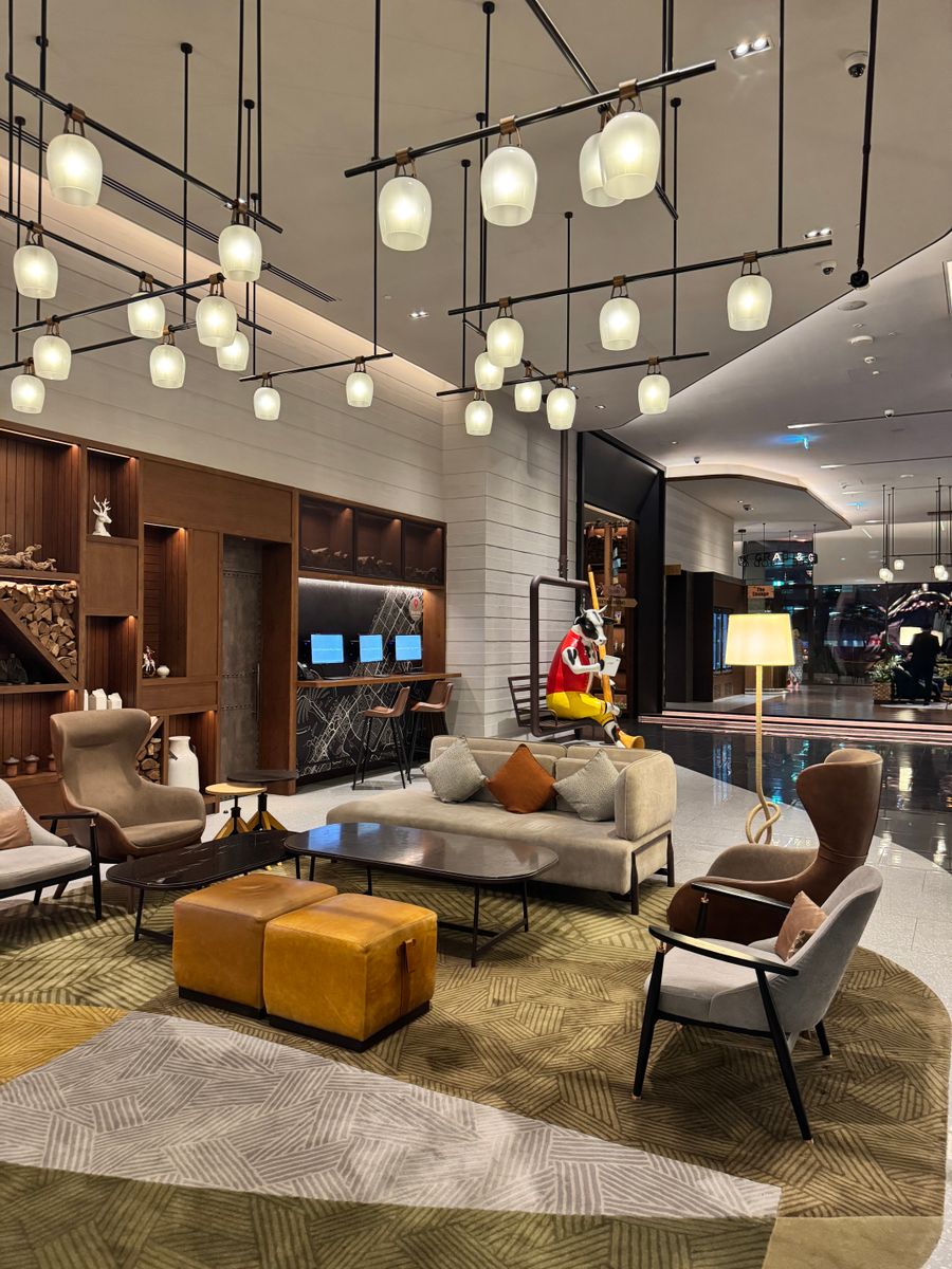 Virtual walkthrough of a hotel lobby